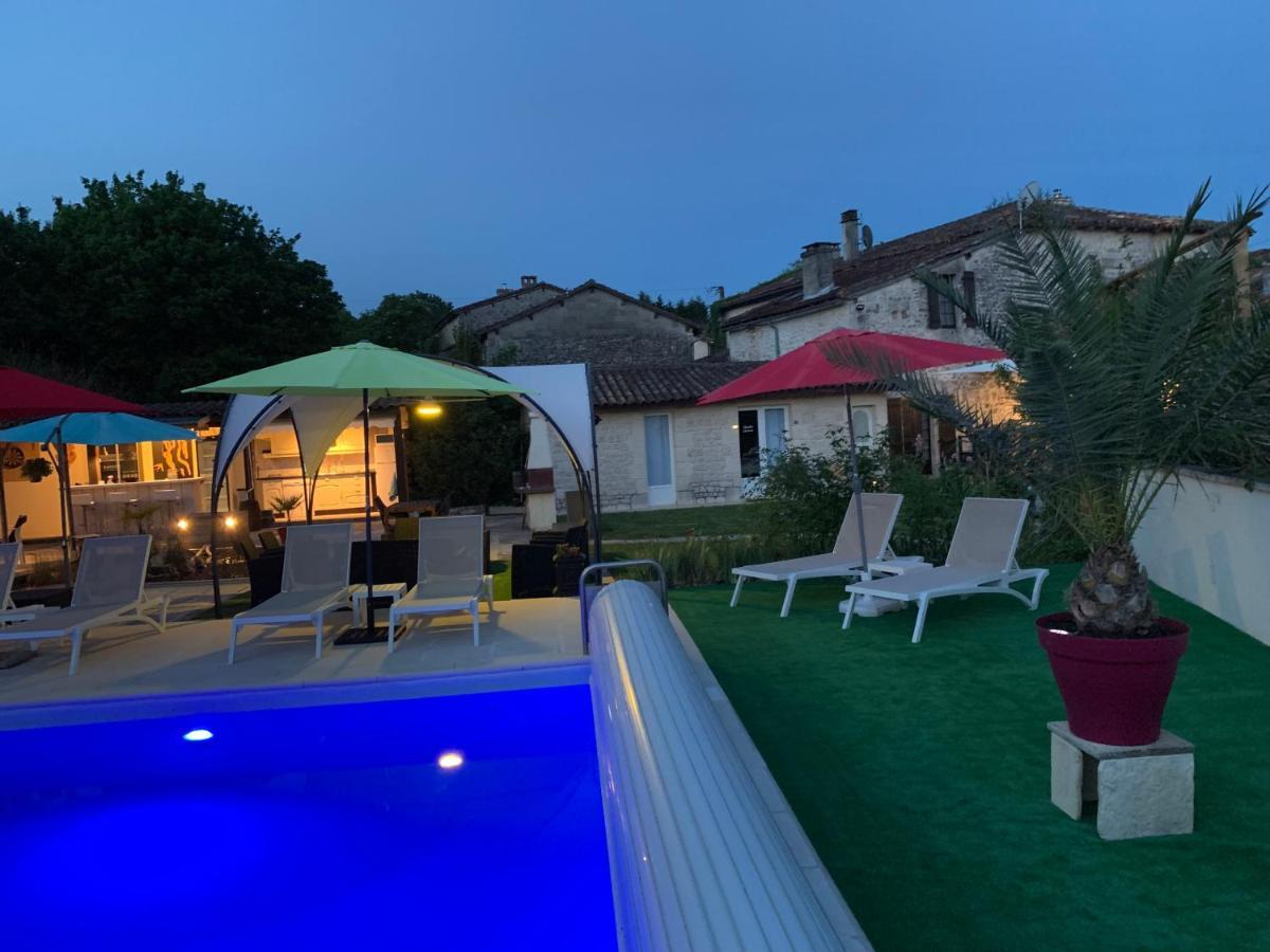 Le Jardin Des Hirondelles Bed & Breakfast Blanzaguet-Saint-Cybard ภายนอก รูปภาพ